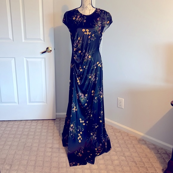 COPY - This stunning stretch silk long maxi is just gorgeous with tags - Picture 4 of 6